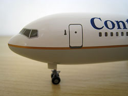 Hogan Continental B767-400 W/GEAR 1/200 die-cast model