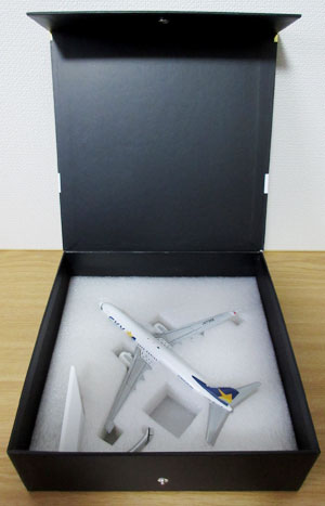 1/200 ジェミニ200 スカイマーク B737-800